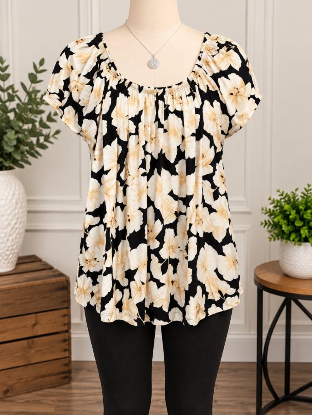 🌼 Black & Cream Floral Blouse – Size 10/12